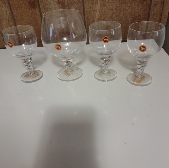 VINTAGE THOMAS GERMANY GLASSWARE. - Picture 3 of 7